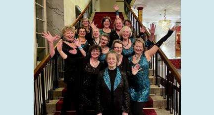 Femmes Vocales im Auftritts - Outfit