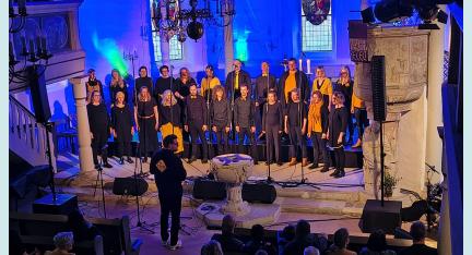 Foto vom Auftritt B-WARE in einer Kirche